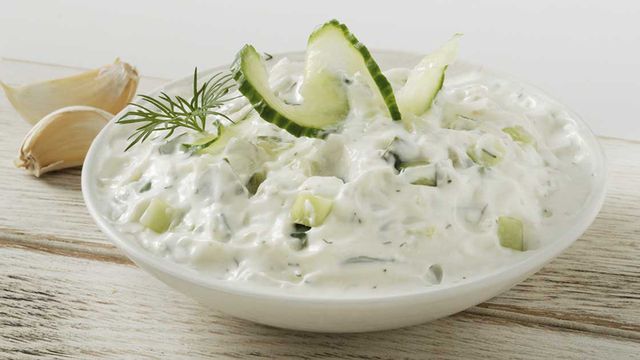 جهزي سلطة الزبادي لعائلتك