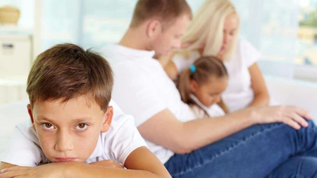 بعض الكلمات قد تدمر علاقتنا بأبنائنا