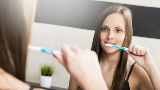 اصنعي بنفسك: معجون طبيعي لتبييض الأسنان