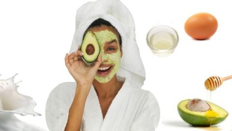 وصفات من الأفوكادو لبشرة نضرة وخالية من الشوائب