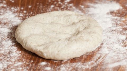 خطوات تجهيز عجينة الفطائر باللبن