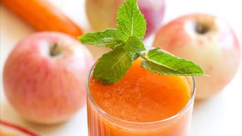 خطوات تجهيز عصير التفاح والجزر