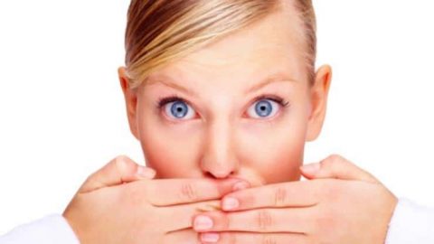 طرق تخلصك من رائحة الفم الكريهة