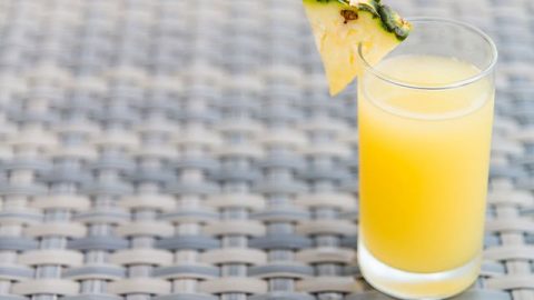 جهزي عصير الأناناس الطبيعي لأفراد عائلتك