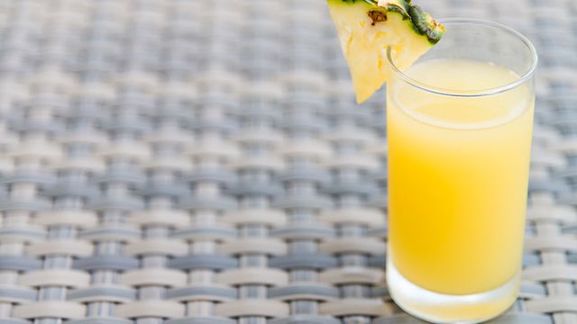 جهزي عصير الأناناس الطبيعي لأفراد عائلتك