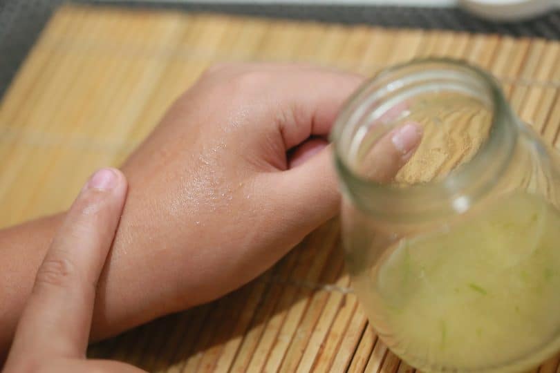 Make-Aloe-Vera-Gel-Step-8-Version-2-810x540