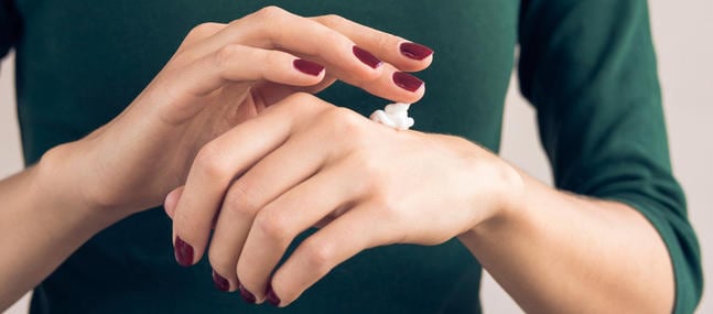 وصفات طبيعية للتمتع بيدين ناعمتين