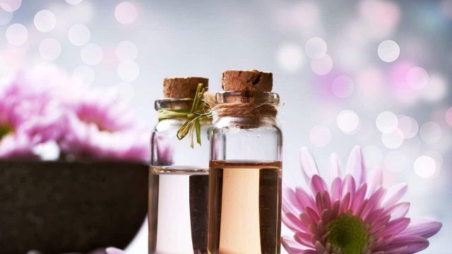 5 زيوت تحافظين بها على نضارة بشرتك