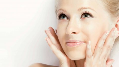 وصفات طبيعية لتقشير البشرة الدهنية