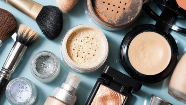 تعرفي على مدة انتهاء صلاحية مستحضرات التجميل