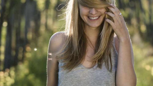 لا تتوقفي أبدًا على أن تكوني أنتِ مع شريكك