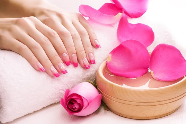 5 طرق طبيعية لتحصلي على أظافر قوية