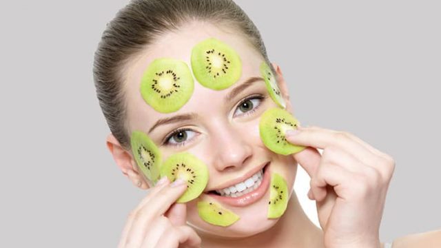 تعرفي على فوائد وخلطات الكيوي للبشرة