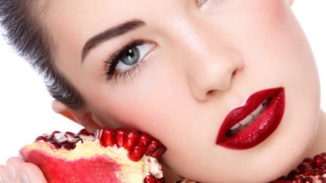 خلطات قشر الرمان للعناية بالبشرة