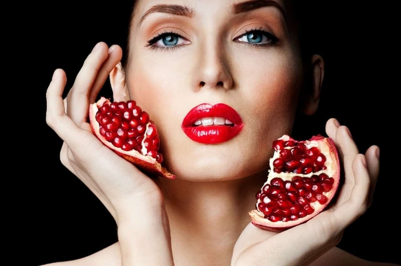 خلطات قشر الرمان للعناية بالبشرة