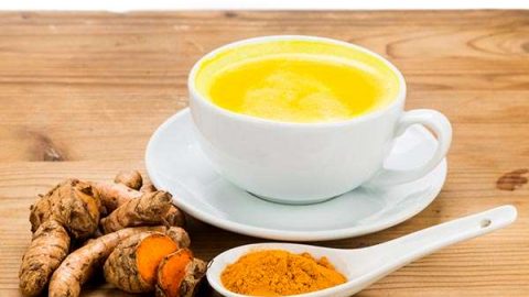 خطوات تجهيز شاي الكركم بالزنجبيل