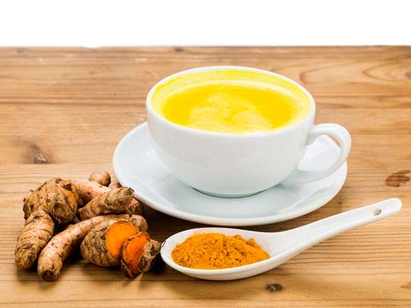 خطوات تجهيز شاي الكركم بالزنجبيل
