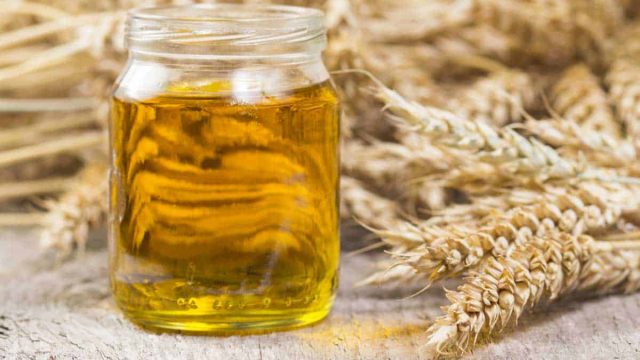 فوائد زيت جنين القمح الصحية والجمالية