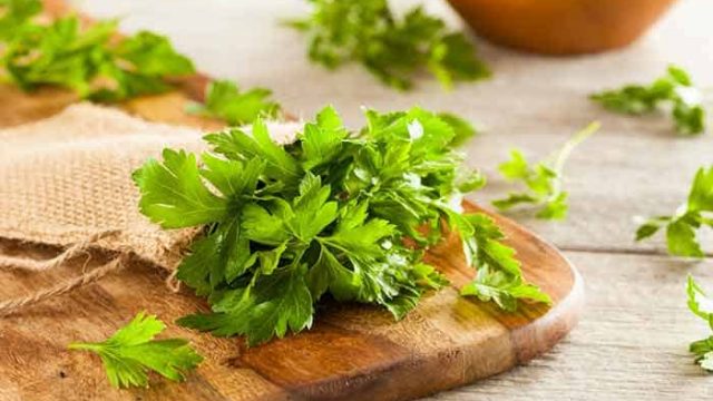 اكتشفي الاستخدامات الجمالية للبقدونس