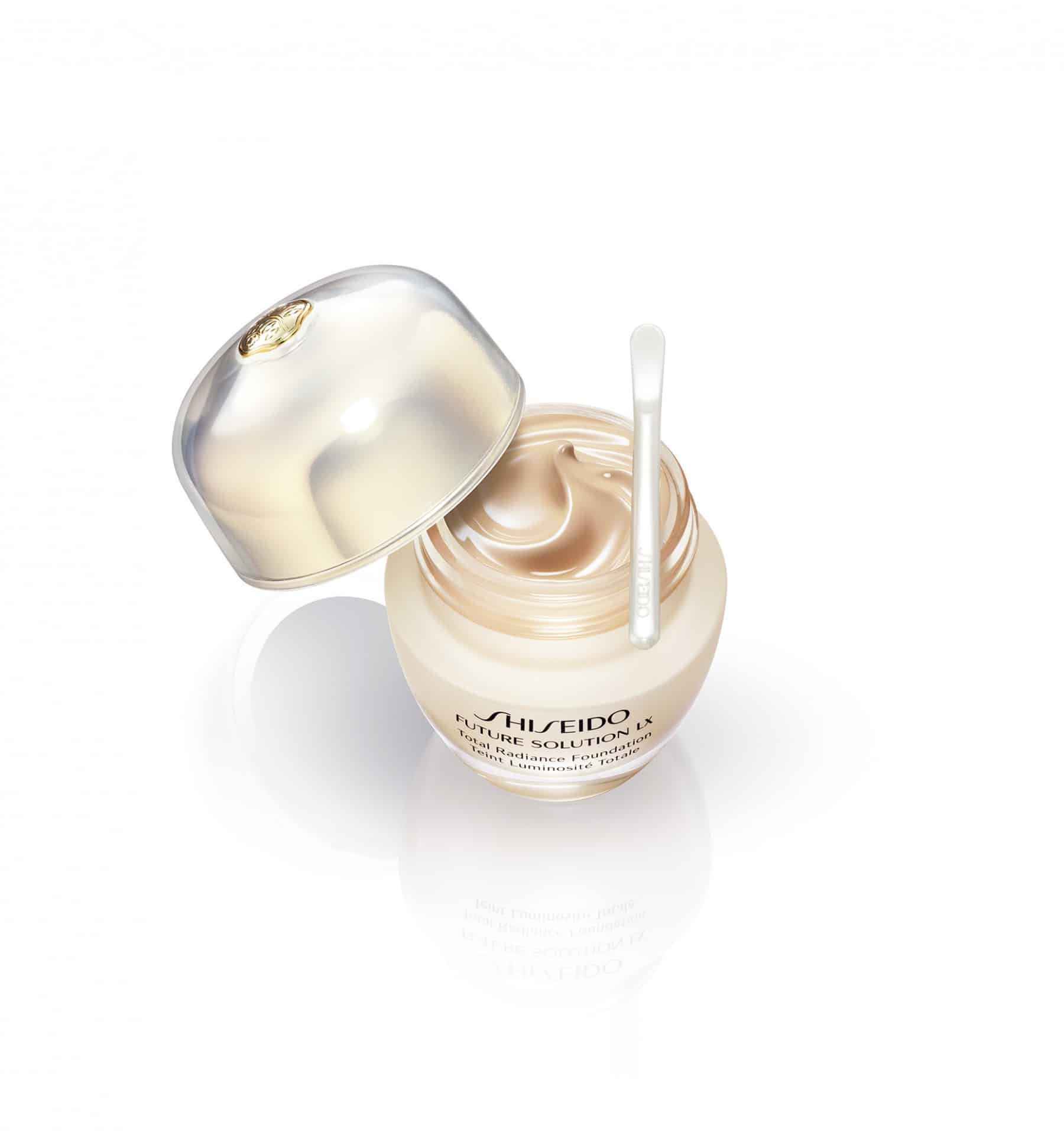 Future Solution LX Foundationمن شيسيدو يمنحكِ بشرة متألقة