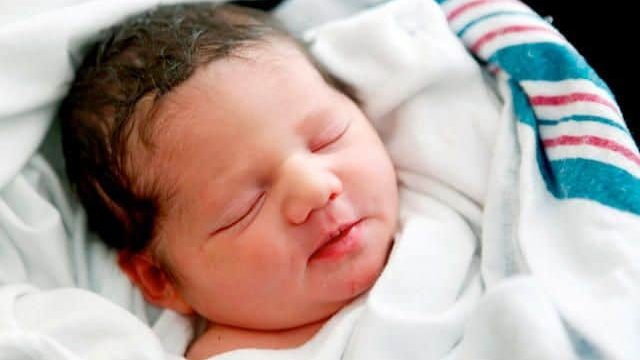 للمرأة الحامل: كيف تعتنين بابنك المولود حديثًا؟