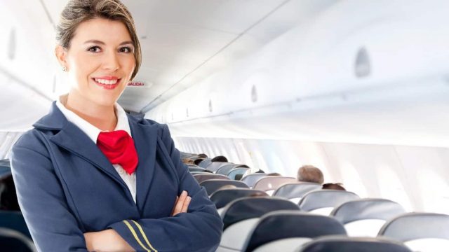 10 أسباب قد تتركك تتخلين عن حلم العمل كمضيفة طيران
