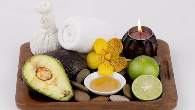 خلطات طبيعية لتنعيم الجسم.. جربيها