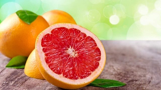 احصلي على جسم ناعم مع قناع الجريب فروت الأحمر