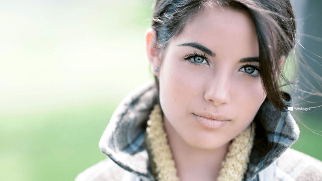 8 علامات تخبرك بمدى جمالك اكتشفيها