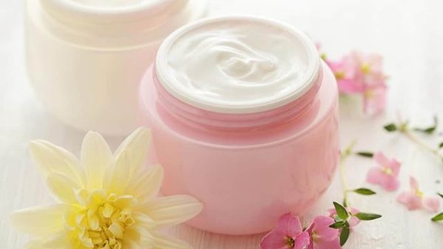 اصنعي لوشن مرطب للجسم بأجود المكونات الطبيعية