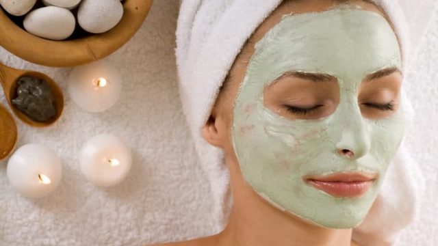 3 أقنعة منزلية لإزالة شوائب البشرة