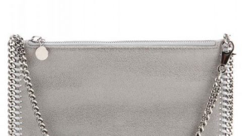 حقائب يد بألوان معدنية لأناقة مثالية هذا العيد