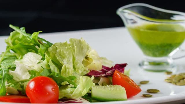 أفضل صوص سلطة خضراء يمكنك تجهيزها