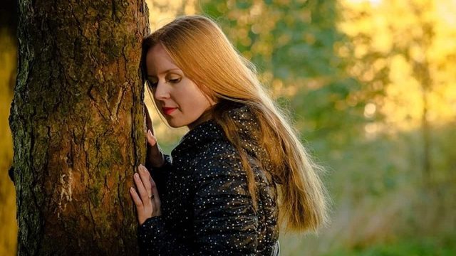 تعلمي كيف تصنعين بنفسك صبغات طبيعية لشعرك باللون الأشقر؟