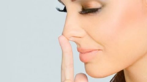 امنحي أنفك مظهرا أكثر نحافةً وجمالا عبر هذه الخطوات