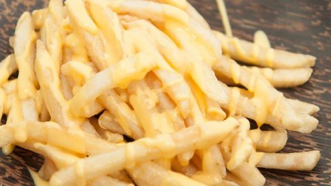 بطاطس مقلية بالجبن وجبة الصغار المفضلة