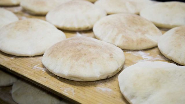 جهزي الخبز المنفوخ في المنزل