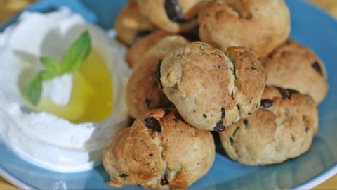 ألذ خبز بالزيتون يمكنك تجهيزه