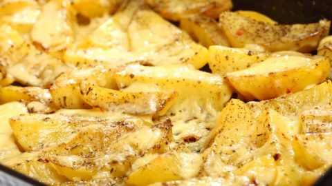 دللي أطفالك وجهزي لهم بطاطس في الفرن مع الجبن