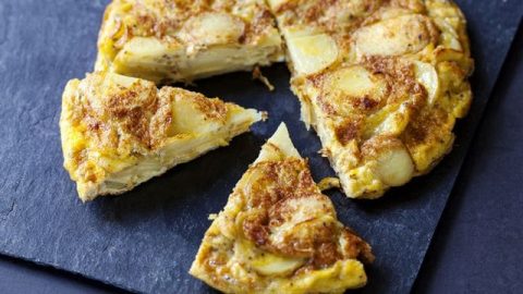 كيف تجهزين عجة البيض والبطاطس؟