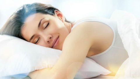 مشروبات طبيعية تساعد على النوم بشكل أفضل