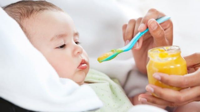 أطعمة صحية وشهية للأطفال الرضع