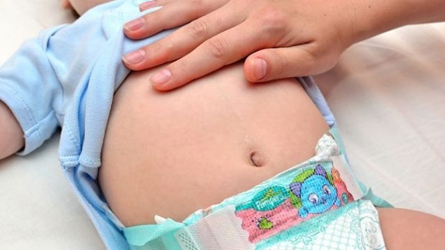 انتفاخ البطن عند الرضع.. أسبابه وأعراضه وطرق علاجه