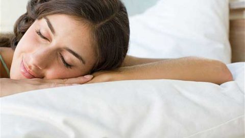 تغلبي على مشاكل الأرق عبر هذه المشروبات الطبيعية