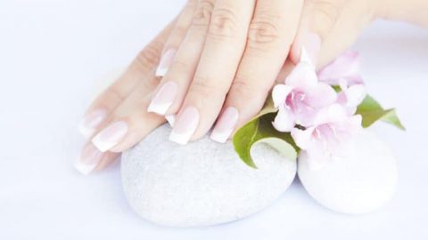 طرق ونصائح لجعل أظافرك أجمل في العيد