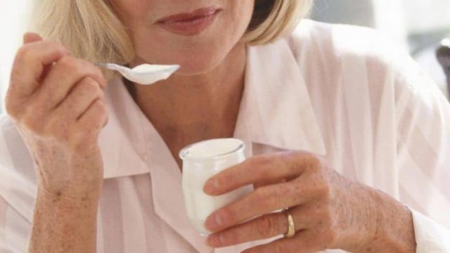كيفية السيطرة على هشاشة العظام خلال سن اليأس