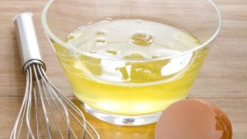 تعرفي على استخدمات بياض البيض للعناية بجمالك