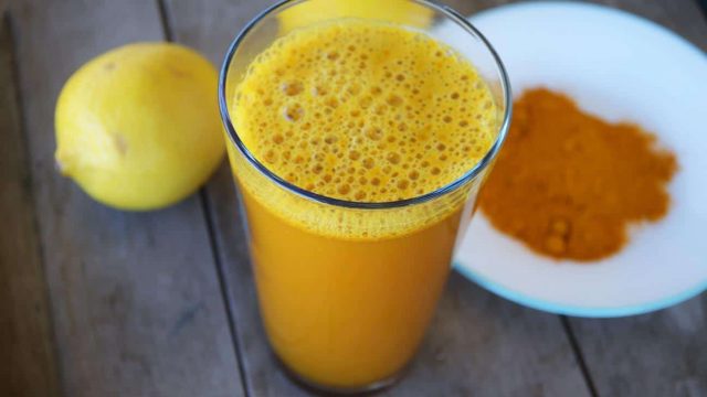 شراب الكركم والليمون للعناية بصحتك