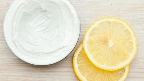 تعرفي على فوائد قناع الزبادي والليمون