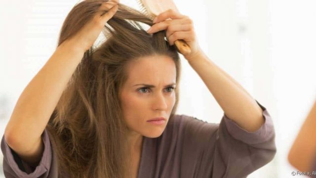 بهذه الطرق تمنعين ظهور الشعر الأبيض باكرًا